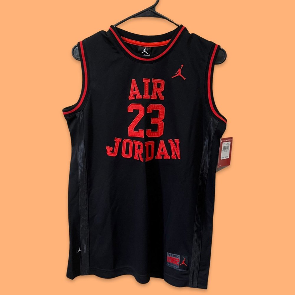 Michael Jordan Young Basketball T-shirt Size XL 14-16 (Young) - Black and Red